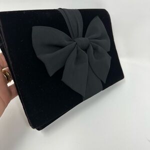 Like new Vintage Vanessa New York Velvet Bow Evening clutch
